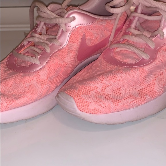 Pink Nike’s - Picture 2 of 2